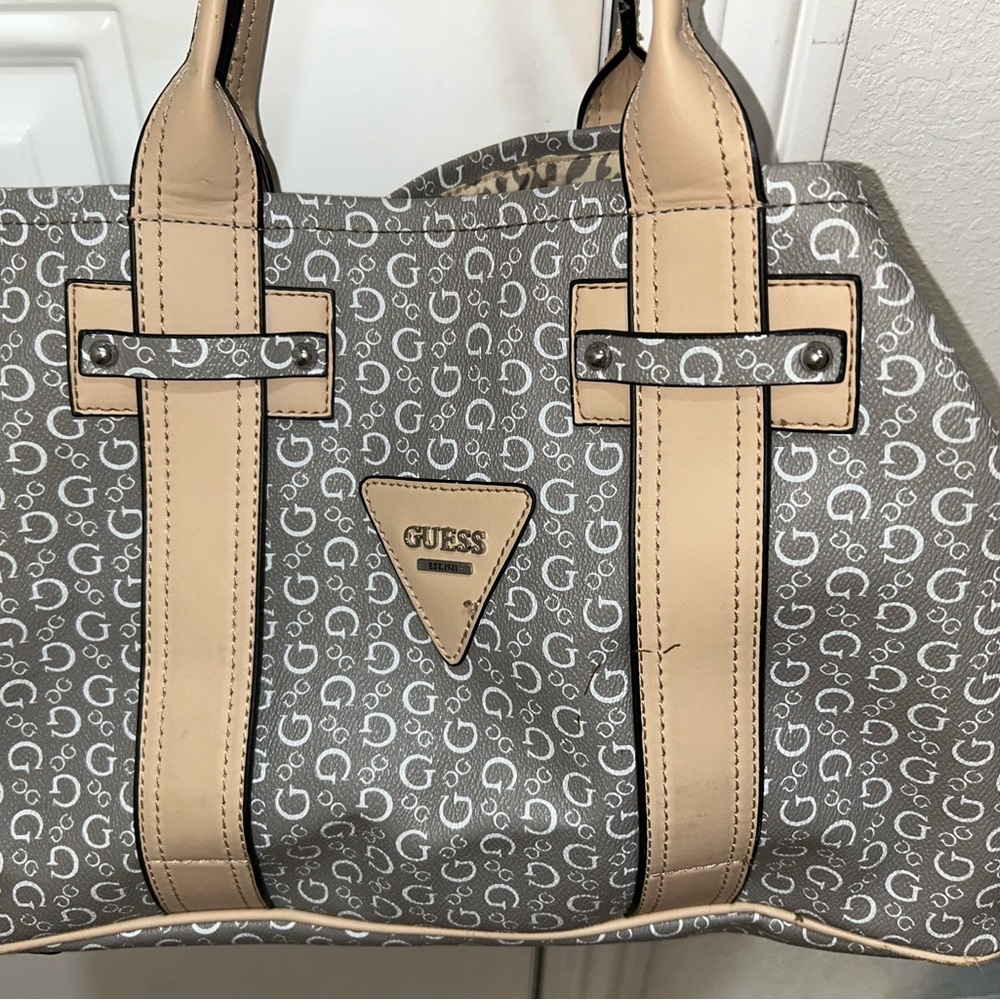 GUESS purse with Leopard design on the inside